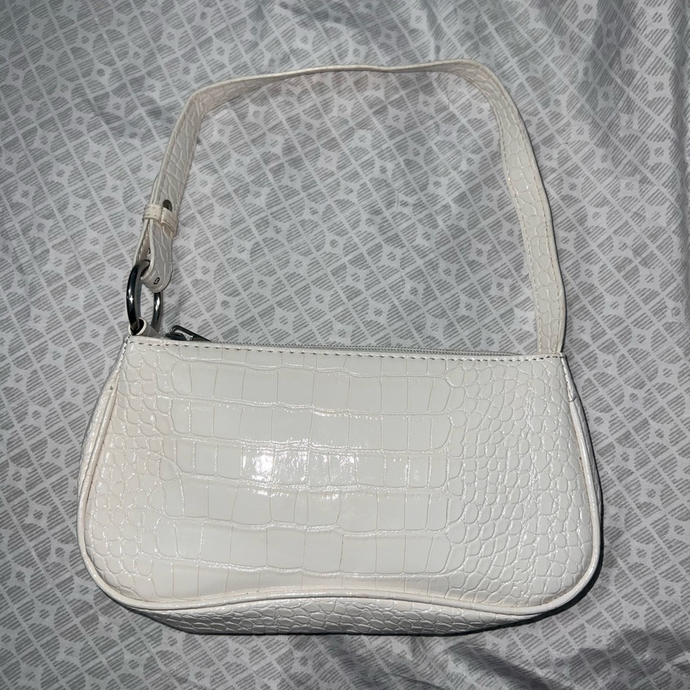 Elegant White Croc-Embossed Shoulder Bag